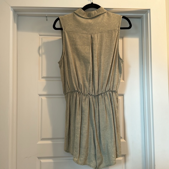 Never Worn! Fabrik Sage Green Romper with front tie. Size M - Picture 5 of 5